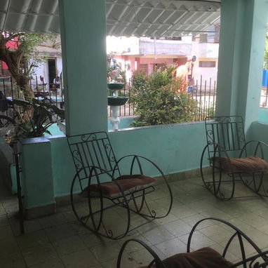 🏡 ¡EN VENTA! Casa de 2 pisos en Marianao - Img 127639020