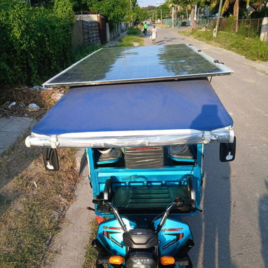 Instalación de Paneles Solares en Triciclos - 6/6