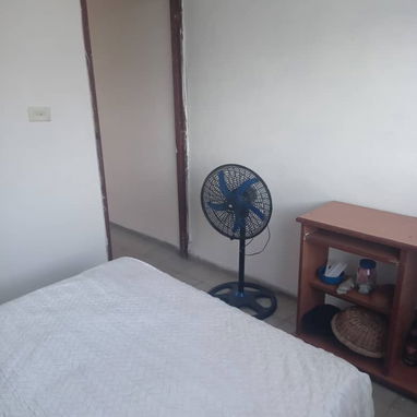 SE VENDE APARTAMENTO EN ALTAHABANA EN 5 TO PISOEN LA ZONA QUE NO SE VA LA CORRIENTE - 6/10