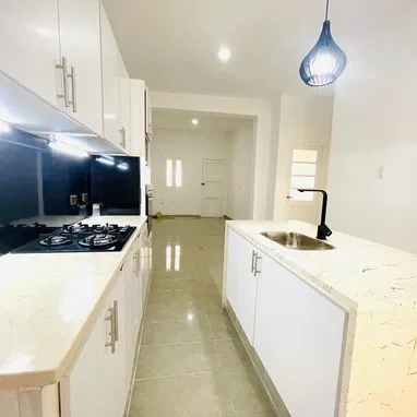 Renta lineal apartamento capitalista 2 cuartos, primer piso, en el vedado. A media cuadra de 23 cerca de 12 y 23. - 2/8
