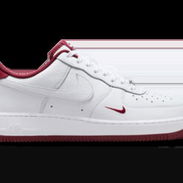 Zapatillas Nike Air Force 1 blancas con detalles en rojo burdeos - Img 56855602