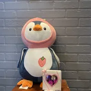 Peluche de pingüino + caja de chocolate - Img 55128525
