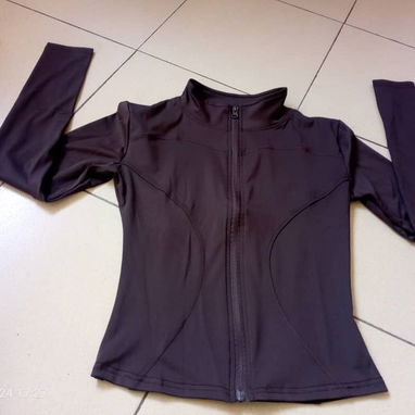 Ropa deportiva original - Img 123251028