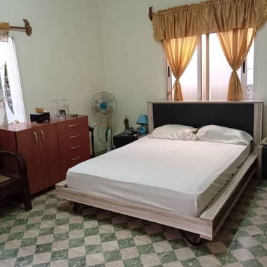 En venta casa de dos plantas, independiente en Miramar cercana a 7ma y 18. - Img 112963736