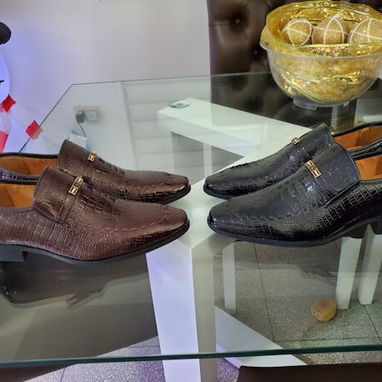 Zapatos nuevos negros y carmelitas de vestir , número 41 , precio de cada par  35 usd o al cambio en cup o mlc . Contact - Img 123454208