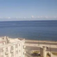 Espectacular apto próximo al Vedado con bellísima vista al mar!!! De lujo!!!! - Img 52758572