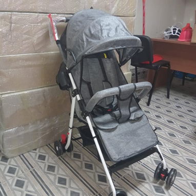 🚧 🍼 Cochecito de bebé – Precio: 50 USD Color: Negro ⚖️ Capacidad de peso Hasta 15–20 kg 🚧 - 3/5