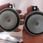 PITOS (claxón) para autos tipo MERCEDES 35 USD el juego potentes y buena calidad de sonido 53546138 - Img 56941532