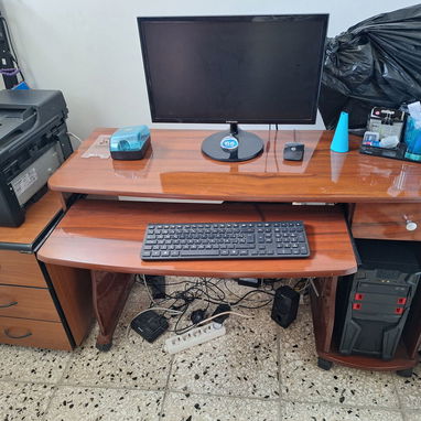 Vendo mesa de computadora con gavetero solo 80 usd - Img 127381649