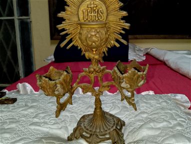 Candelabro litúrgico y crucifijo. - Img 65647493