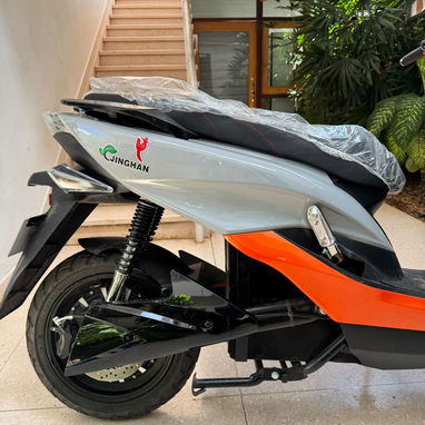 `🛵 𝐌𝐎𝐓𝐎 eléctrica JIMGHAN 🛵`  ⚙️𝐄𝐒𝐏𝐄𝐂𝐈𝐅𝐈𝐂𝐀𝐂𝐈𝐎𝐍𝐄𝐒 • 3000w - 72v - 40 ah • ⁠batería LITIO  • ⁠ censo - 8/9