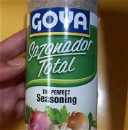 Sazón Goya 312 g Pomo grande Sellado, Trae: Ajo granulado, Cebolla granulada, Perejil, Comino, Orégano, Sal - Img 45887582