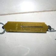 Pesa manual. Balanza analógica portátil. Funciona con sistema de muelle o resorte. No necesita batería - Img 51780270