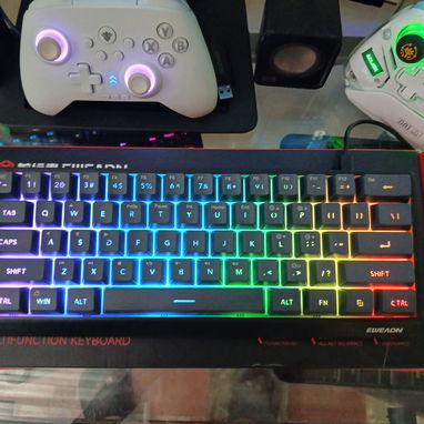 🔥 Teclado Gaming EWEADN Compacto RGB 🔥 - Img 124821026