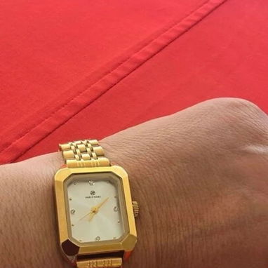 Reloj de mujer marca Pablo raez de excelente calidad dorado y plateado - 3/3