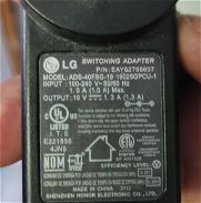 25usd transformador de monitor de 19v a 1.3 amperes(sirve monitor LG y Samsung) - Img 45228548