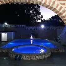 SE RENTA CASA DE 4 HABITACIONES A 5 CUADRAS DE LA PLAYA DE GUANABO. CON PISCINA.54026428 - 5/10