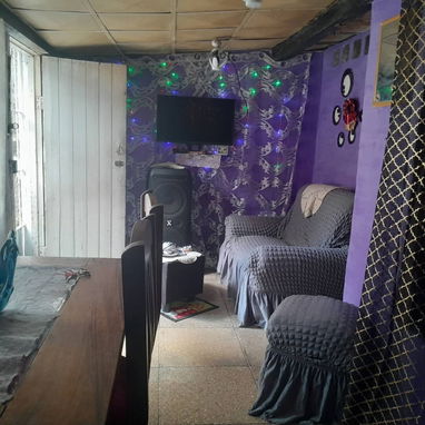 Vendo Son dos casas en una sola propiedad con salida intependientes , lo dejo todo menos el equipo y dos televisores - Img 118731119