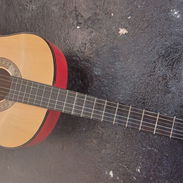 Se vende guitarra de uso bien cuidada - Img 56053043