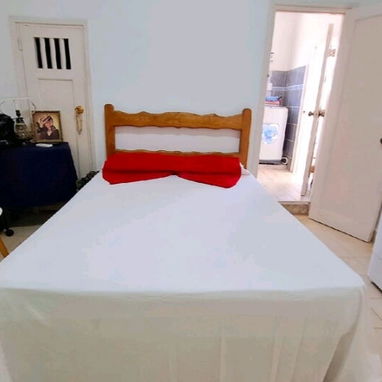Apartamento en el segundo piso,en Edificio Capitalista de 3 apartamentos, remodelado recientemente,en el Vedado - 2/10