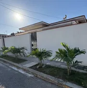 Vendo casa  independiente con patio en zona tranquila del Reparto Nautico - Img 49933648