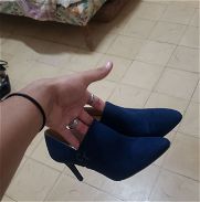 Zapatos de tacón marca Calvin Klein. Color azul navy. - Img 45439698