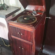 Vendo única y espectacular Victrola Art Noveau, modelo VV-X  100433 J, funcionando! - Img 54614137