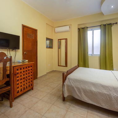 Apartamento de lujo en el corazon del Vedado. No se va la luz! - Img 108893749