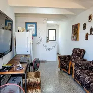 Vendo apartamento en la zona 10 de alamar x la guayabera,4to piso afectado,de 2 cuartos con todo adentro - Img 57629205