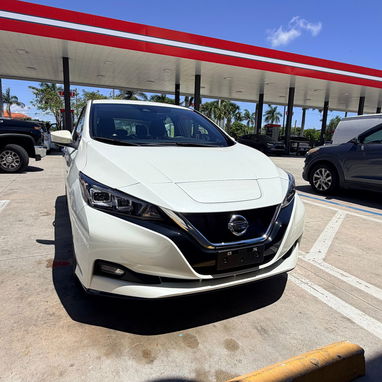 Vendo o negocio Nissan leaf eléctrico, 2022 hace 400 km por carga - Img 121580983