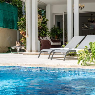 📱 Mansión Exclusiva en Miramar con Piscina y Máxima Privacidad - Img 116117415