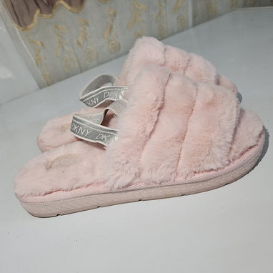 Sandalias para niñas. Nuevas Marca DKNY US #2/UK #13.5 - Img 118217445