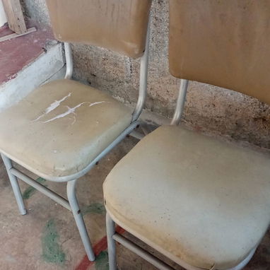 Sillas de estructura de aluminio de uso , son 5 en total hay que restaurarlas - Img 115093669