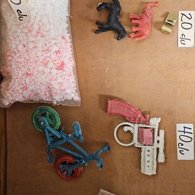 Bolsas piñateras, paq caramelos, paq chupa-chupas, piñatas, chicles, confetis, juguetes criollos e importados pequeños - Img 123984159
