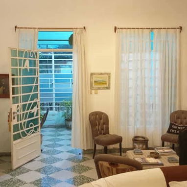 Hermosísima casa de tres plantas en el Sevillano, cercana a 10 de Octubre y a la Ave Acosta!!! - Img 110896173