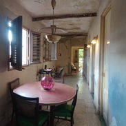 vendo casa independiente totalmente 2/4 en santos Suárez con sus pasillos laterales muy cerca de lacret y pasaje oeste - Img 54858730