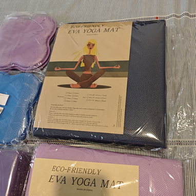 Esteras de Yoga, almohadillas o cojines y bloques de apoyo para ejercicio en casa o al aire libre. - Img 123067219