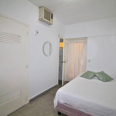 Renta por noches o lineal en el vedado de tres habitaciones - Img 119382236