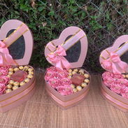 Bombones ferrero rocher, risas eternas, perfume y caja de corazón con luces, Regalos habana - Img 55760496