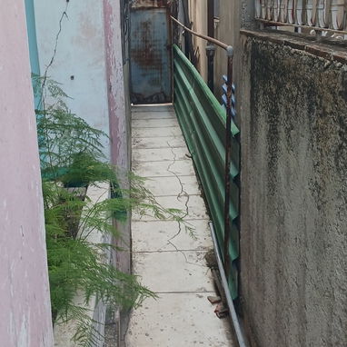 Se vende o se negocea por carro Casa colonial en la vivora detrás del cupet de 10 de octubre y acosta - 3/10