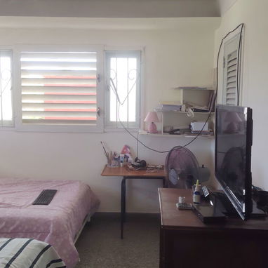 Se vende apto de lujo en biplanta de 4 aptos con garaje colectivo. Ubicado en 34 cerca de la ave 19, en planta alta, pla - Img 127648274