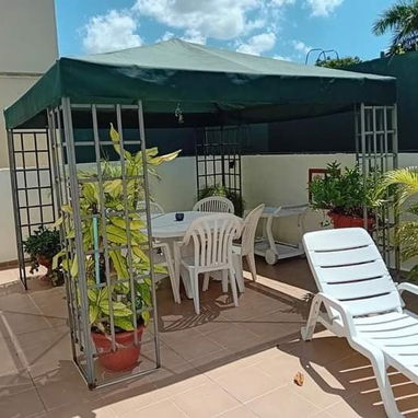 Cómoda casa de renta en el Vedado. - Img 114961574