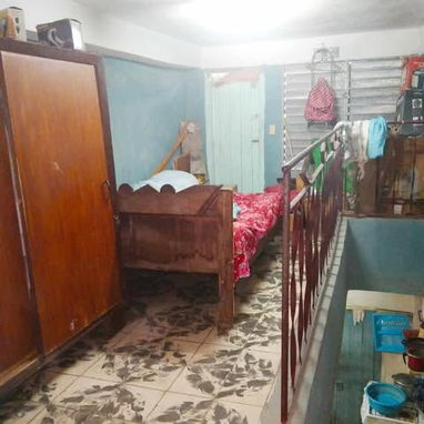 Casa independiente, puerta a calle en San Francisco y Gallo, centro de Santiago de Cuba - 6/9