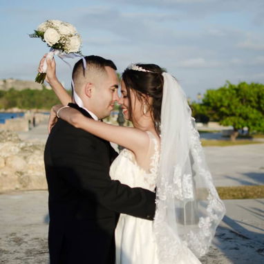 Fotógrafia y video para bodas. Trajes,serviciode estilista e impresión en todos los formatos. Estudio fotográfico CUERVO - Img 100573687