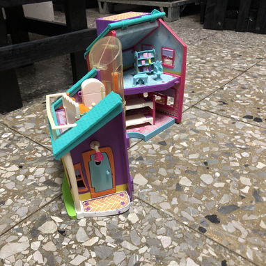 Casa de muñecas, peluches y juguetes - Img 125260351