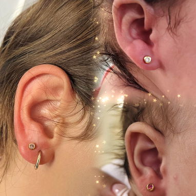 Perforación y colocación de aretes antialérgicos - 7/10
