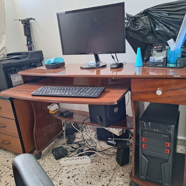 Vendo mesa de computadora con gavetero solo 80 usd - Img 127381669
