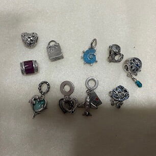Hermosos Dijes de Pandora de uso pero bien conservados entre 10 usd  , 8 usd - 9/9