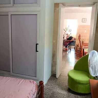 Casa en bajo con todo dentro a tres cuadras de la calzada de 10 de octubre - Img 120398817