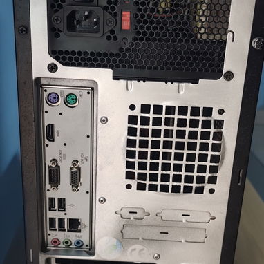 Vendo PC de completa i5 de 4ta gen con mesa, monitor, teclado inhalambrico , backup APC y + Luis 59757910 - Img 123033461